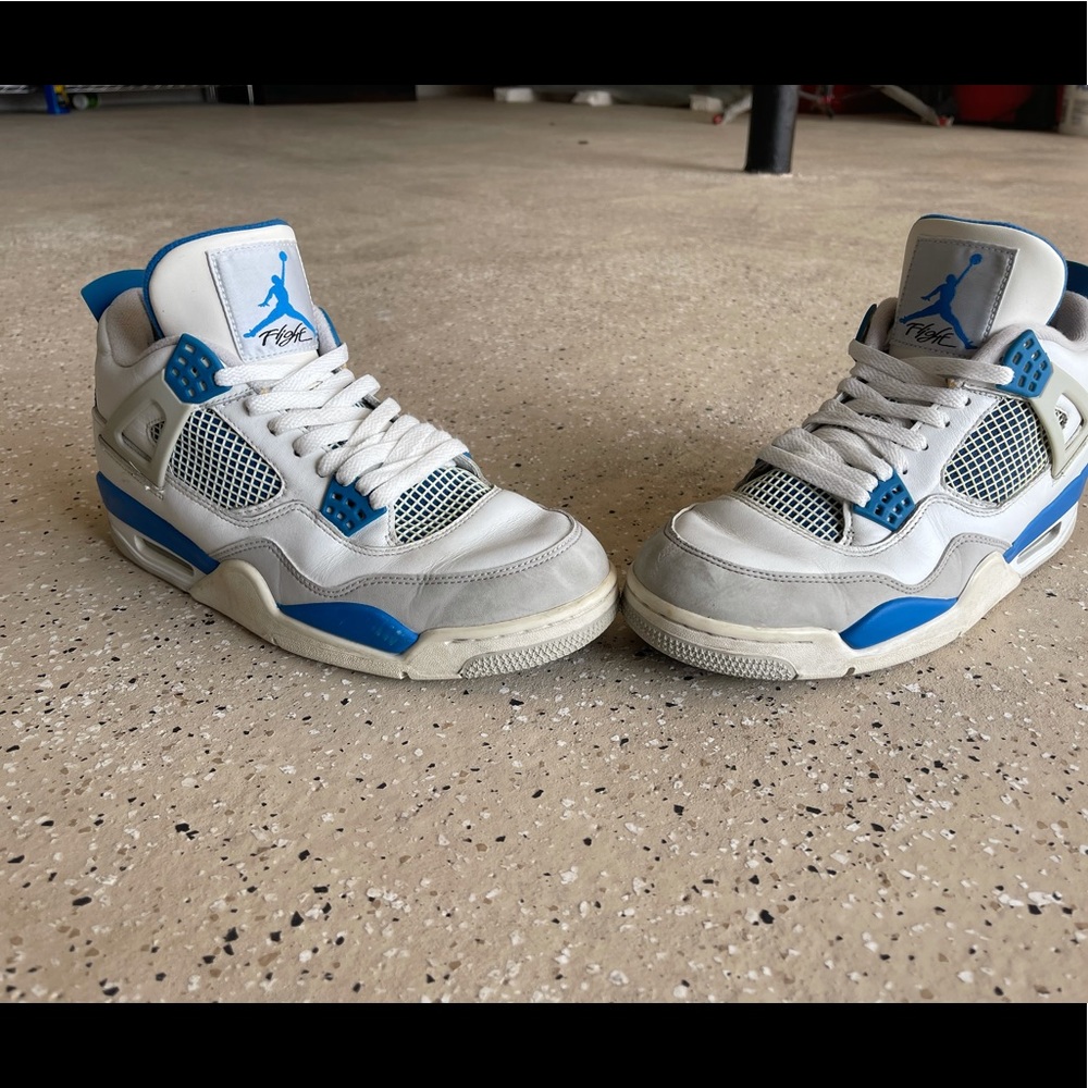 Jordan 4 retro military blues sneakers. 10.5. Almost perfect condition